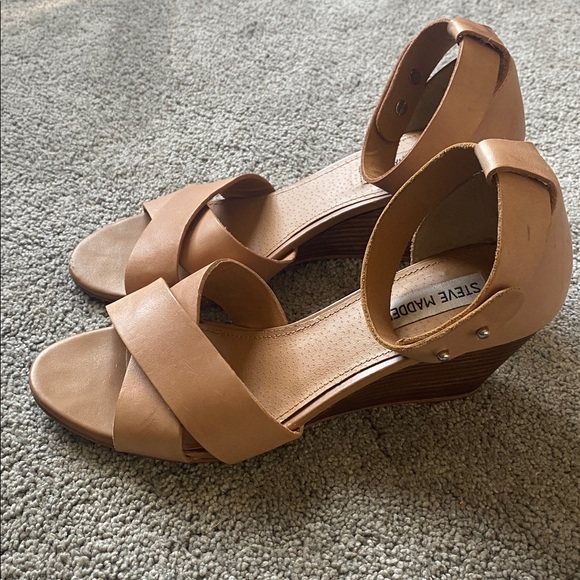 Steve Madden Nilla Camel Cross-Strap leather wedge sandal Sz 8 - Picture 2 of 6
